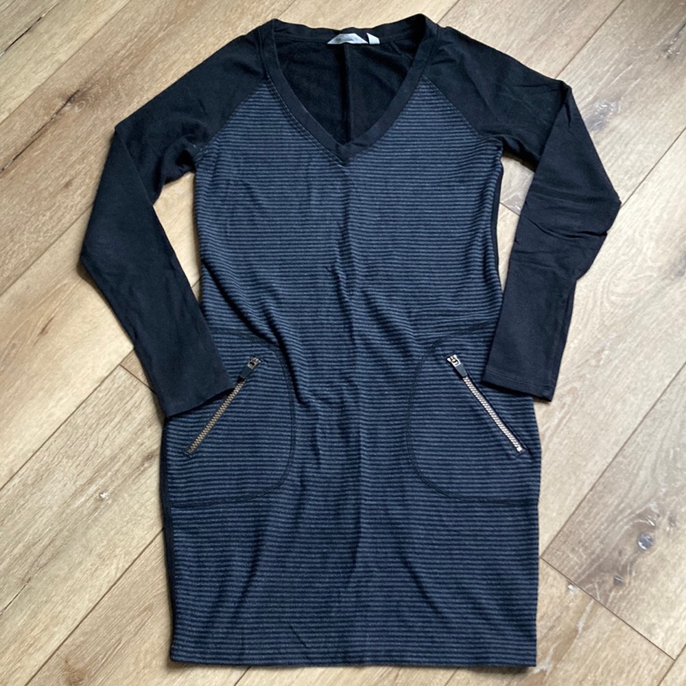 Athleta Size XS Enchanted Sweatshirt Dress Gray Black Stripe Pockets